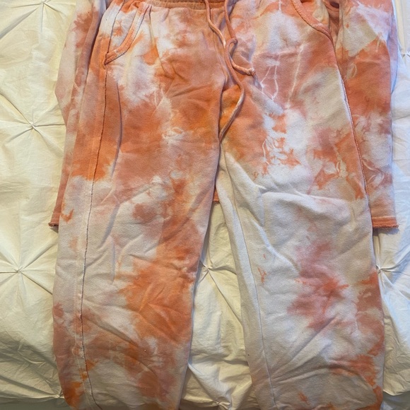 Matching Michael stars lounge set. Super comfy and super cute. - Picture 4 of 6